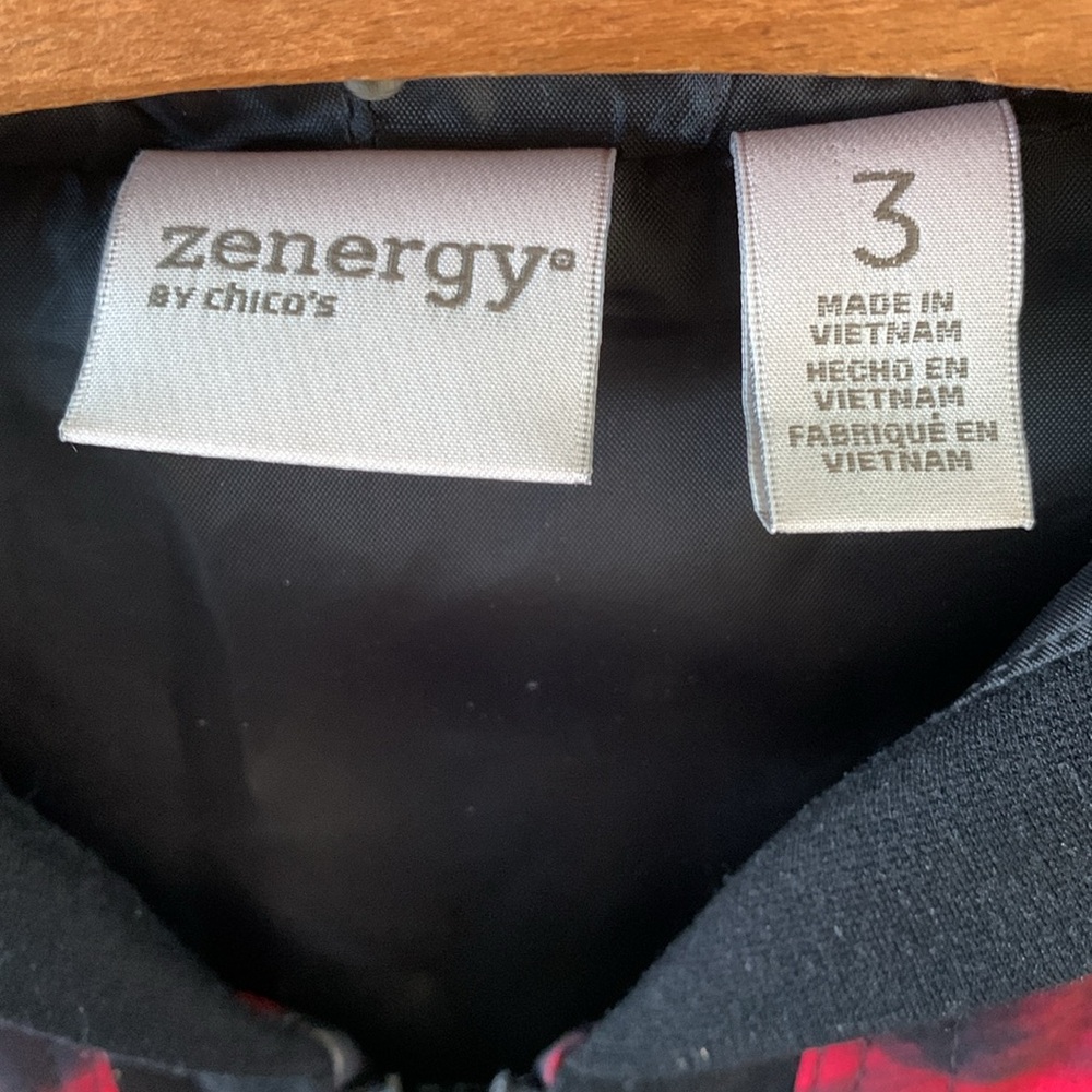 Zenergy by Chico’s Stylish Red and Black hooded Sleeveless Top sz 16 like new - Picture 2 of 5